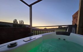 Cwtch Glamping Shepherds Huts
